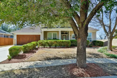 441 Copper Cir, Lantana, TX 76226