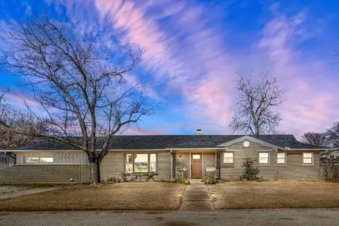 7325 Chapman Dr, North Richland Hills, TX 76182
