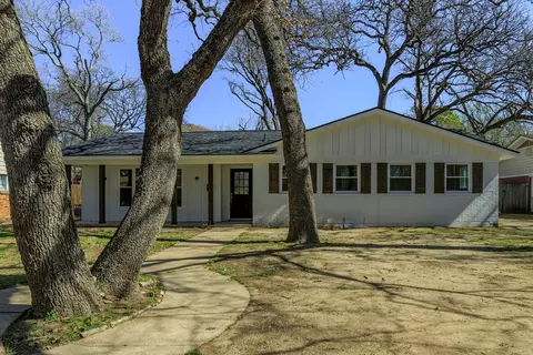 811 Waggoner Dr, Arlington, TX 76013