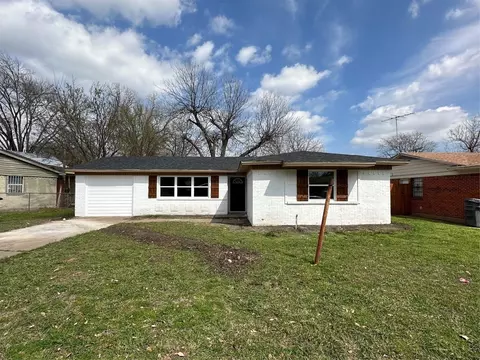 2316 Blue Creek Dr, Dallas, TX 75216