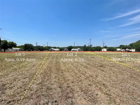 205 W Riley St, Bowie, TX 76230
