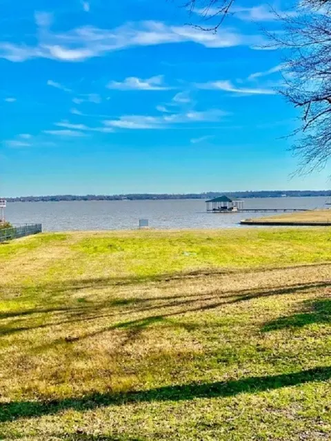 217 Cape Shore Dr, Mabank, TX 75143