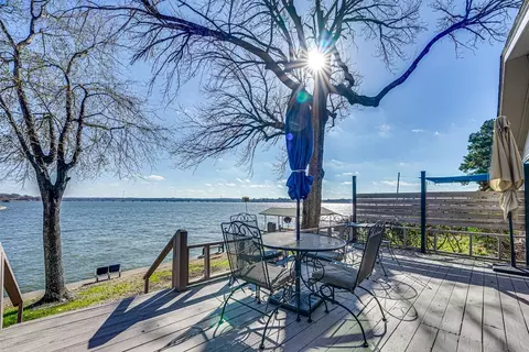 105 Bluff View Dr, Mabank, TX 75156