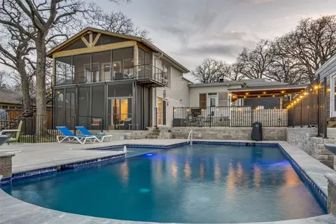260 Shoreline Dr, Azle, TX 76020