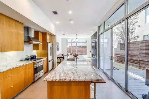2841 Lee St, Dallas, TX 75206