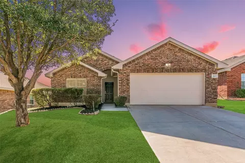 9817 Sterling Hill Dr, Fort Worth, TX 76108