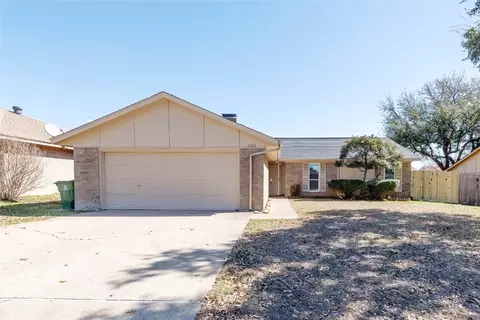 2303 Honey Creek Ln, Arlington, TX 76006