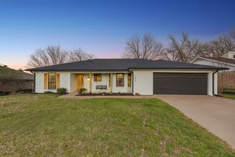 7412 Forrest Ln, North Richland Hills, TX 76182