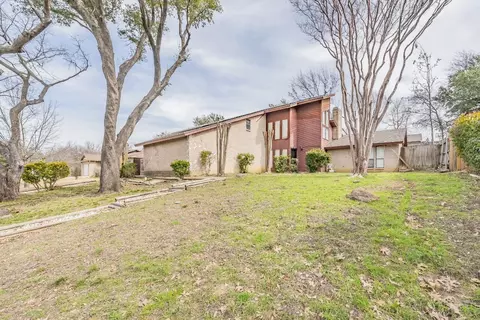 1822 Wildwood Dr, Grand Prairie, TX 75050