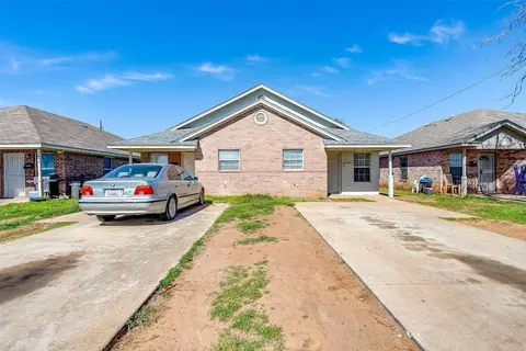 1421 E Robert St #1-2, Fort Worth, TX 76104