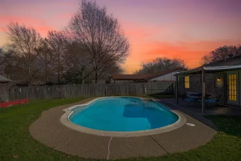 239 NE Michael Dr, Burleson, TX 76028
