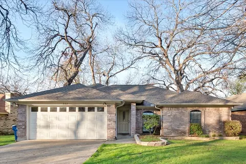 203 Pecan Dr, Westworth Village, TX 76114