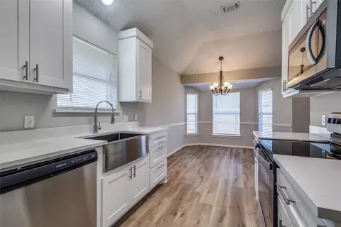 6109 Courtside Dr, Watauga, TX 76148