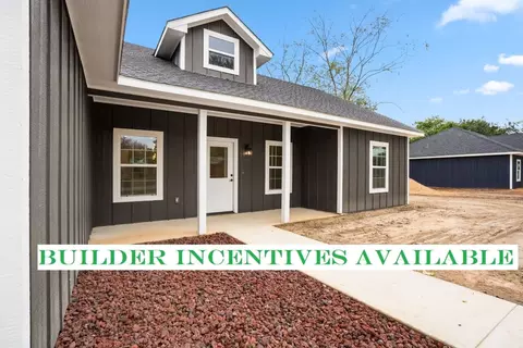 200 N Oak Pl, Van, TX 75790