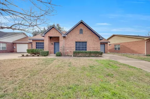 421 Oak St #A, Burleson, TX 76028