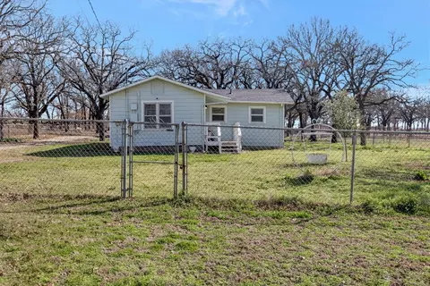 8620 Brooks Rd, Burleson, TX 76028