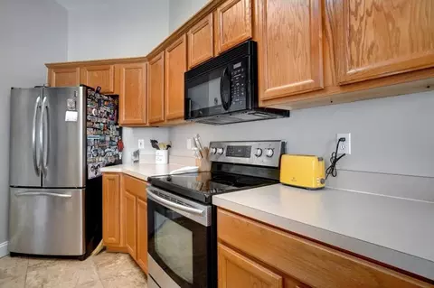 Kitchen - 402 Flint Ct, Euless, TX 76040 photo 4 of 4