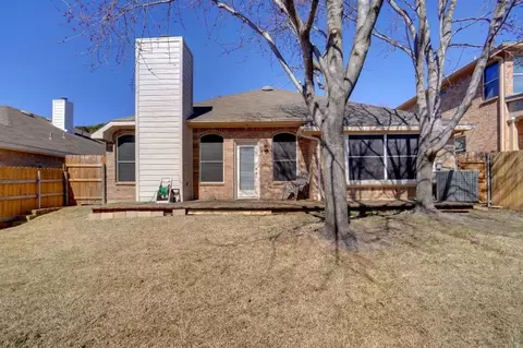 Exterior - 402 Flint Ct, Euless, TX 76040 photo 4 of 5