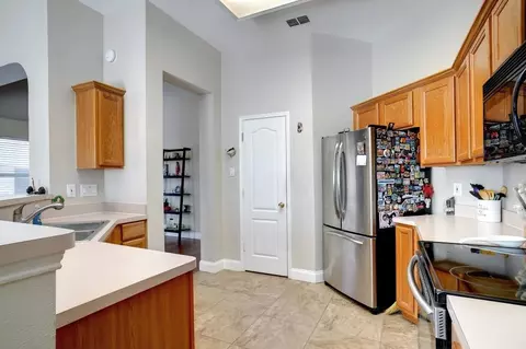 Kitchen - 402 Flint Ct, Euless, TX 76040 photo 2 of 4