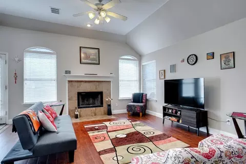 Living - 402 Flint Ct, Euless, TX 76040 photo 3 of 5
