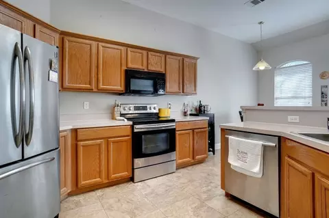 Kitchen - 402 Flint Ct, Euless, TX 76040 photo 3 of 4