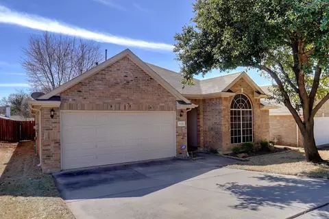 402 Flint Ct, Euless, TX 76040