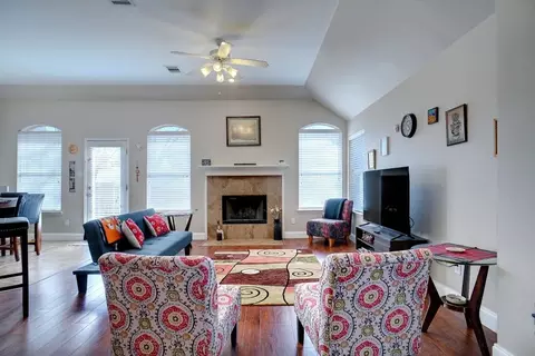 Living - 402 Flint Ct, Euless, TX 76040 photo 2 of 5
