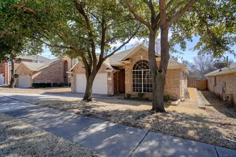 Exterior - 402 Flint Ct, Euless, TX 76040 photo 2 of 5