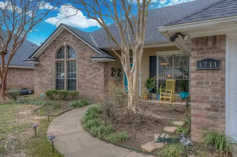1711 Wales Ln, Bossier City, LA 71111