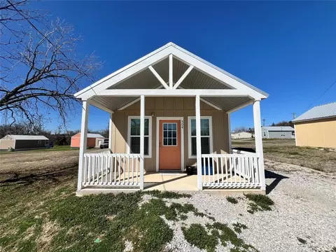 504 Green St, Bowie, TX 76230