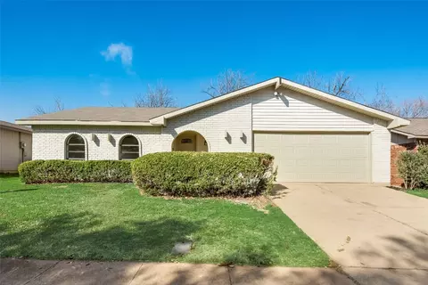7520 Four Winds Dr, Fort Worth, TX 76133