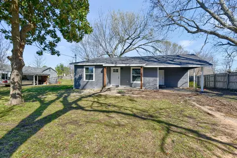 2529 Loy Lake Rd, Denison, TX 75020