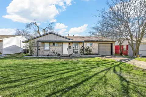 302 E Fairmeadows Dr, Duncanville, TX 75116