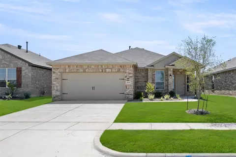 1915 Seminole Dr, Cleburne, TX 76033