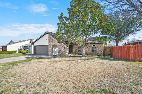 7033 Woodway Dr, Fort Worth, TX 76133