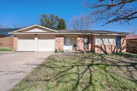 520 Jayellen Ave, Burleson, TX 76028
