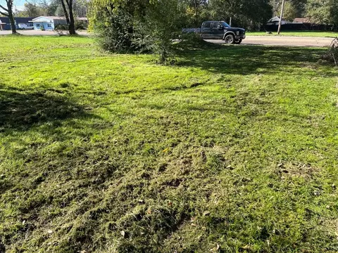 1301 S Lake Dr, Texarkana, TX 75501