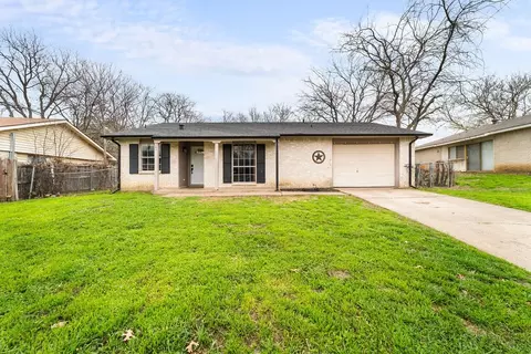 741 S Holiday Dr, Grand Prairie, TX 75052