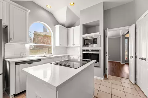 2211 Knob Hill Dr, Corinth, TX 76210