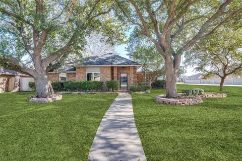 4002 Karen Cir, Rowlett, TX 75088