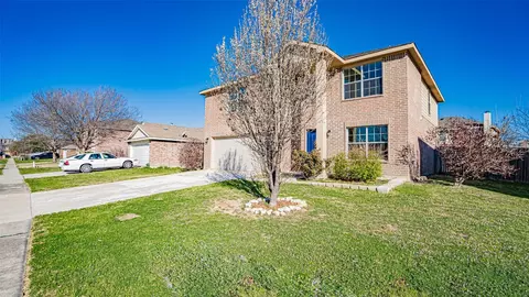 708 Sparrow Dr, Saginaw, TX 76131