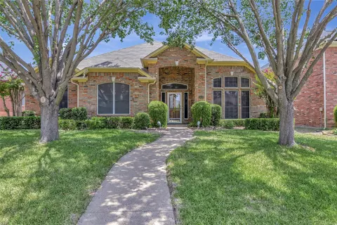 1412 Lost Creek Dr, Desoto, TX 75115