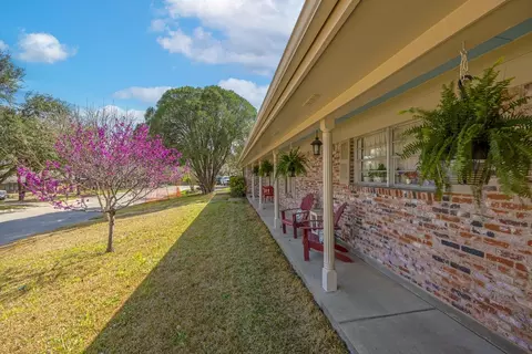 3812 Plantation Dr, Benbrook, TX 76116