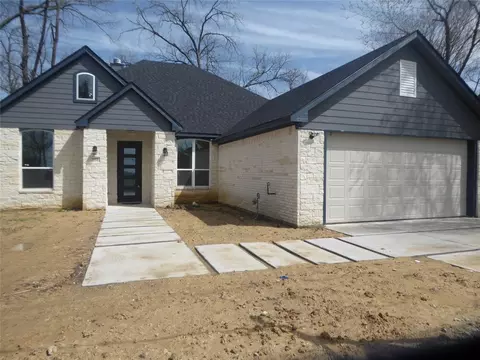 302 Little St, Wilmer, TX 75172