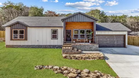 1008 Comanche Cove Dr, Granbury, TX 76048