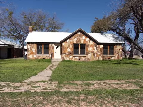 402 W Commerce St, San Saba, TX 76877