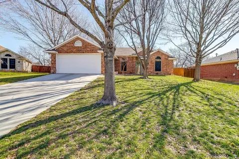 817 Sylvia St, Weatherford, TX 76086