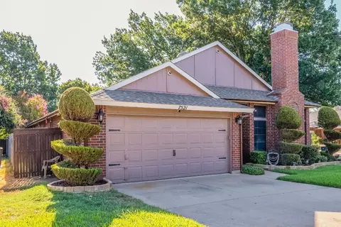 7521 Boulder Cir, Fort Worth, TX 76123