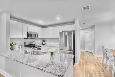 448 Chase Ave, Cleburne, TX 76031