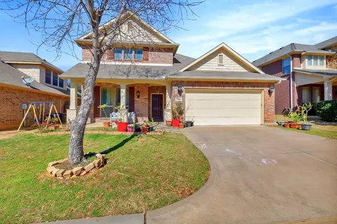 704 Crestridge Cir, Euless, TX 76040